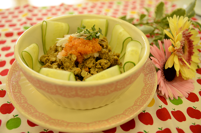 ぺろっと元気ごはん　季節の生野菜のせ